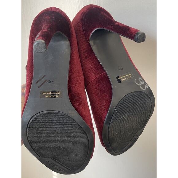 Guess Women’s Open Toe Red Velour Strappy Buttons Heels Cosplay Costume Size 7.5 - Picture 7 of 8
